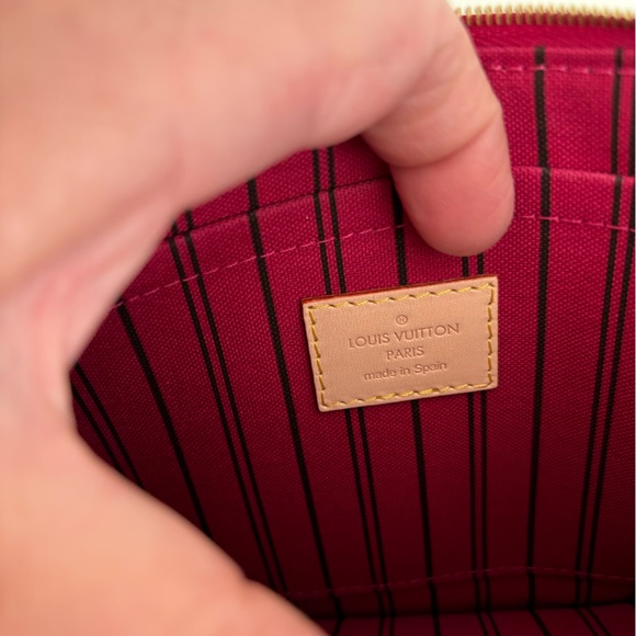 New authentic neverfull GM pink wallet - Picture 10 of 10